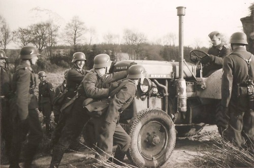 Universalschlepper in dienst bij de Wehrmacht of Luftwaffe